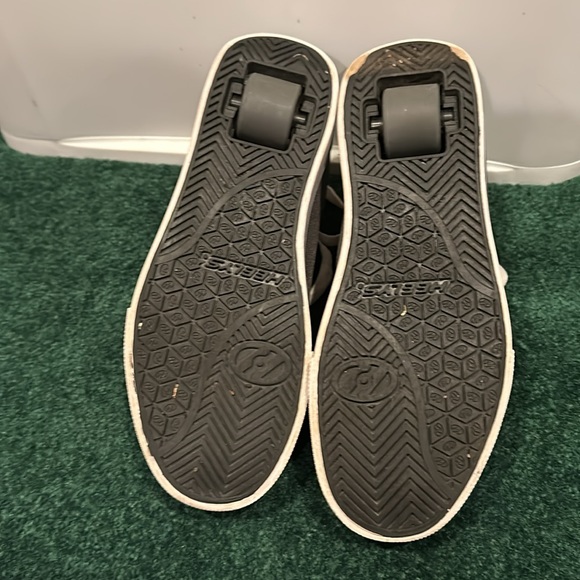 Dark grey Heelys size kids 5 - Picture 3 of 4